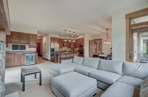 Keystone Condo | Spacious Lone Eagle ski-in, ski-out 3BR condo w/pool, hot tubs & mtn views!