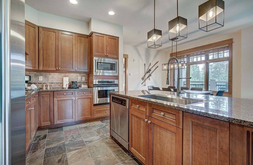 Keystone Condo | Spacious Lone Eagle ski-in, ski-out 3BR condo w/pool, hot tubs & mtn views!