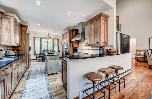 Edwards House | Spacious, Luxury Arrowhead Home with Spacious Deck and Winter Shuttle Service