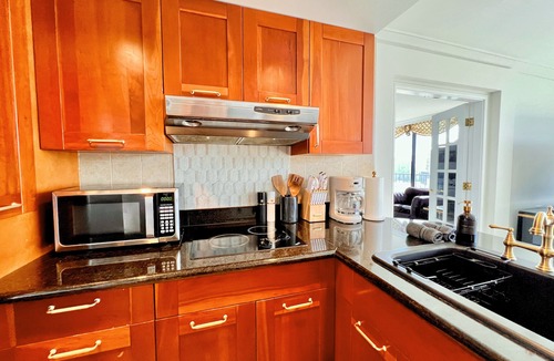 Waikiki Condo | Spacious Luxury Suite w/Mountain, Ocean, & City view at Royal Garden Waikiki