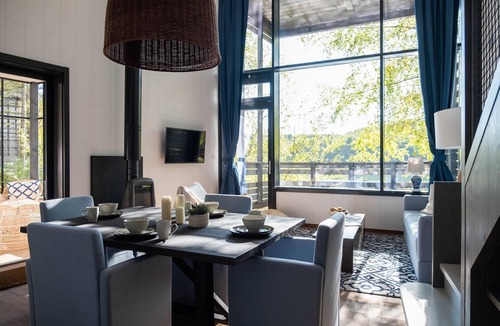 Maubray Villa | Spacious Mansion for 4 Guests