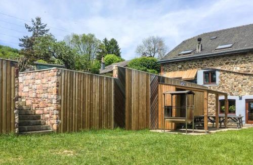 Trois-Ponts House | Spacious old farmhouse with top-of-the valley view