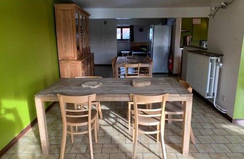 Trois-Ponts House | Spacious old farmhouse with top-of-the valley view