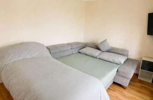 Bromley North Apartment | Spacious one bedroom flat with secure off street parking and centrally located
