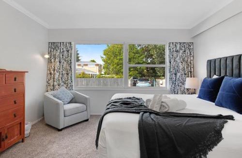 Papakura House | Spacious Papakura Family Delight w Deck and Yard