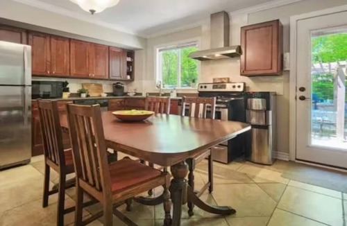 Sauble Beach Cottage | Spacious, renovated Beach House