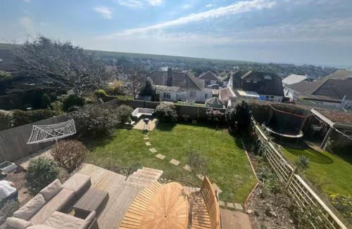 Brighton House | Spacious Saltdean Seaside Home Ample Free Parking - Pass the Keys