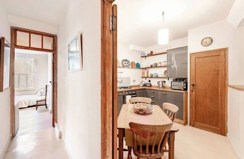 Stoke Newington Apartment | Spacious, Stylish 2 Bed w good transport links in Hackney