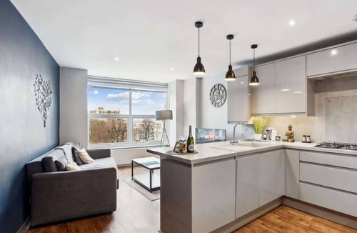 The Cultural Quarter Apartment | Spacious Summer Stay | Beach & Lanes | Sleeps 6