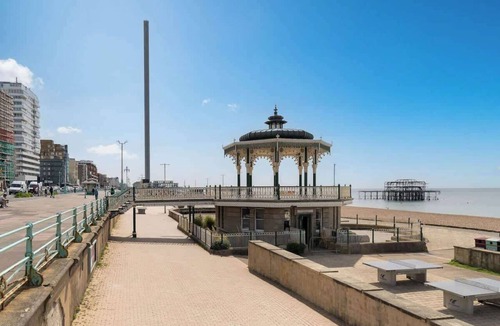 The Cultural Quarter Apartment | Spacious Summer Stay | Beach & Lanes | Sleeps 6