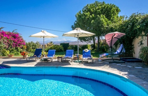 Stamnoi Villa | Spacious Traditional Villa in Beautiful and Quiet Surroundings !
