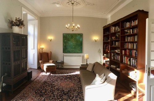 Santos Apartment | Spacious, Traditional in Historic Lisbon, with air-conditined & central heating