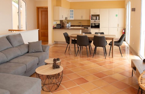 Sao Goncalo Villa | Spacious villa, shared pool|Palheiro Eagle