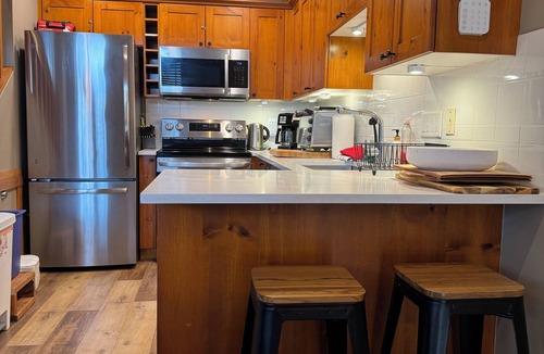 Village North House | Spacious Whistler Townhome – Walk to Lifts!