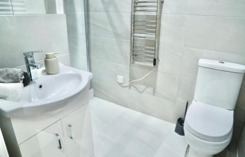 Hendon Apartment | Special NW4 Studio - Professional - Own Entry