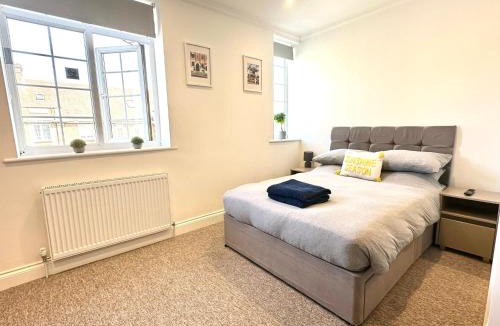 West Hendon Apartment | Spectacular Modern, Private Apartment,15 Mins To Central London