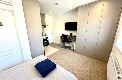 West Hendon Apartment | Spectacular Modern, Private Apartment,15 Mins To Central London