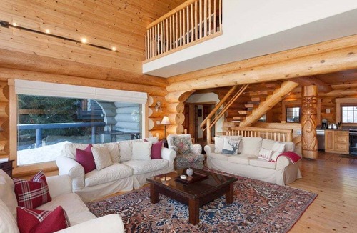 Blueberry Hill Apartment | Spectacular Views | Chalet | Private hot tub | BBQ