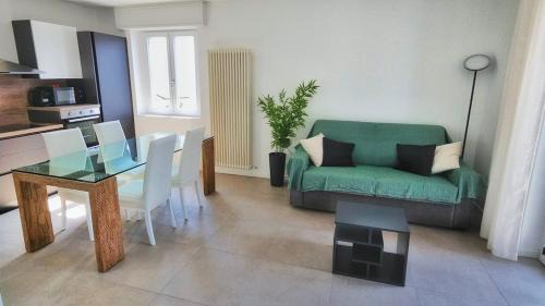 Aurogna Apartment | Spettacolare Vista Lago e Giardino Privato