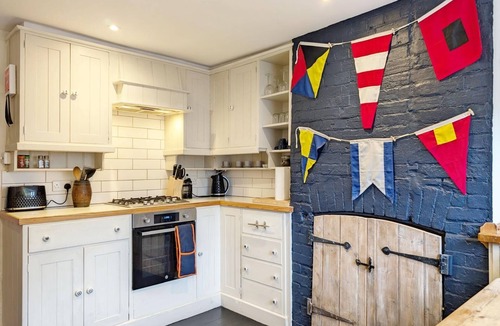 Arundel Cottage | Spindrift - cute country cottage in Arundel