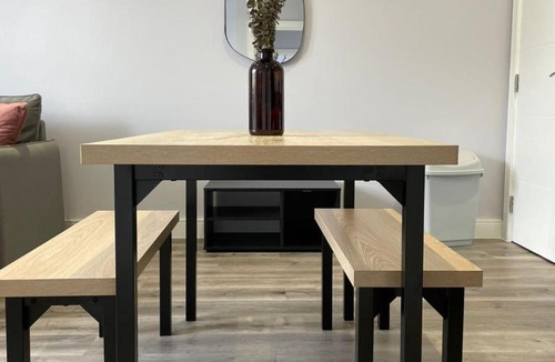 Abingdon Apartment | Square Flat - En-Suites - Luxury - 6 Guests