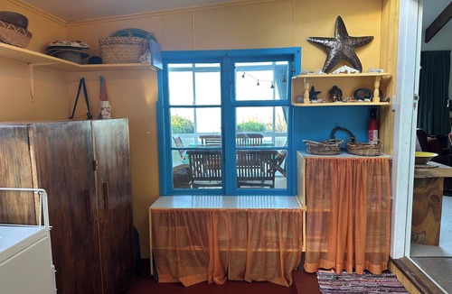 Pakawau House | Starfish - special beach front retreat with wifi