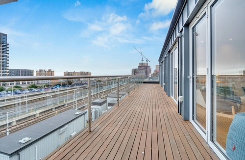Hove Apartment | Station Skyline One Penthouse| By My Getaways