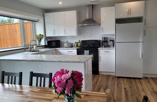Golden House | Stay Golden - Monashee House