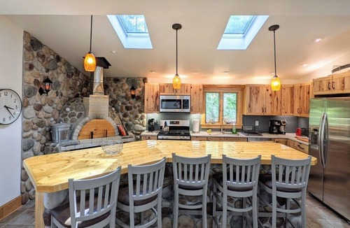 Shandaken House | Stream-side tranquility, Wood burning pizza oven!