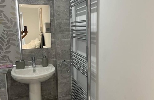 Milton Keynes Apartment | Studiio Apartment Grange Farm, Milton Keynes