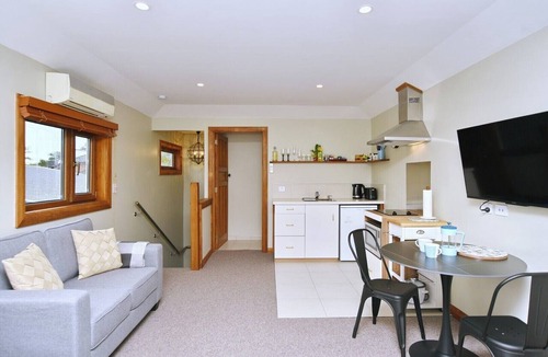 Christchurch Apartment | Studio 85 – Chic Retreat with EV Charger
