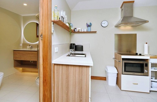 Christchurch Apartment | Studio 85 – Chic Retreat with EV Charger