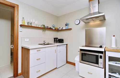 Christchurch Apartment | Studio 85 – Chic Retreat with EV Charger
