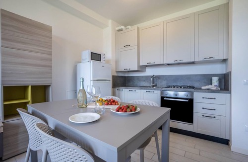 Toscolano Maderno Apartment | Studio Apartment 'Madeleine' with Mountain View, Pool and Wi-Fi