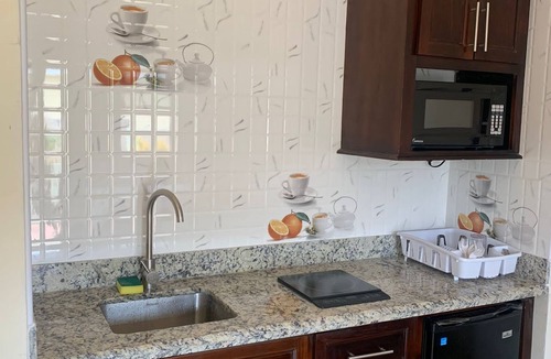 Mammee Bay House | Studio bungalow WiFi/Hot Water in flourishing Drax Hall