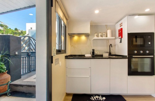 Imaculado Coracao de Maria Apartment | Studio 'Idalina's Place Funchal' with Mountain View, Wi-Fi and Air Conditioning