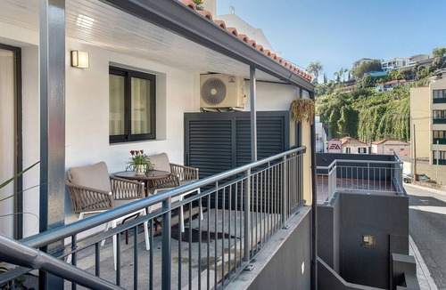 Imaculado Coracao de Maria Apartment | Studio 'Idalina's Place Funchal' with Mountain View, Wi-Fi and Air Conditioning