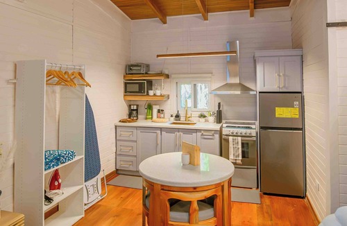 Antoneys Cay Apartment | Studio+Pool+5 min beach, close 2 WestBay!