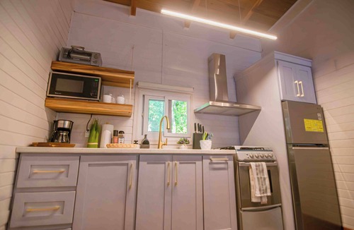 Antoneys Cay Apartment | Studio+Pool+5 min beach, close 2 WestBay!