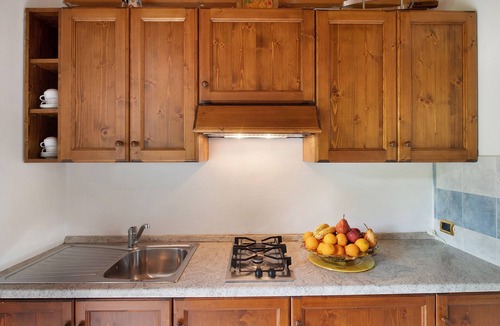 Dosso del Liro Apartment | Studio 'Su 2 Livelli' with Mountain View, Shared Garden and Wi-Fi
