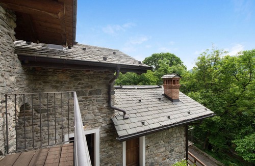 Dosso del Liro Apartment | Studio 'Su 2 Livelli' with Mountain View, Shared Garden and Wi-Fi