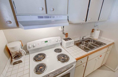 Mammoth Lakes Condo | Studio w/Amenities | Walk to Village!