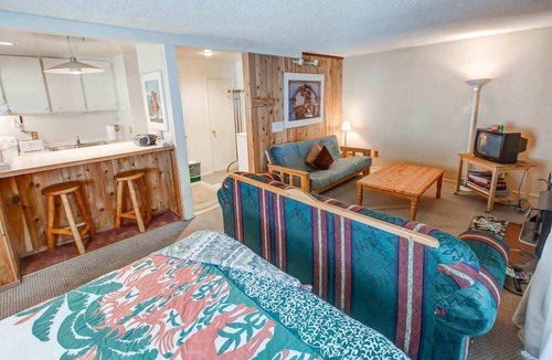 Mammoth Lakes Condo | Studio w/Amenities | Walk to Village!
