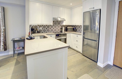 Whistler Creekside Condo | Stunning 1BR:Sleeps 2 Comfortably ,Balcony,Hot Tub,Pool+ BBQ,Walk to Everything!