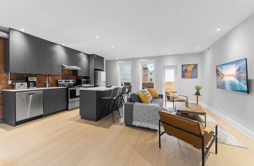 Downtown Montreal Condo | Stunning 2 beds, AAA location, rooftop terrace