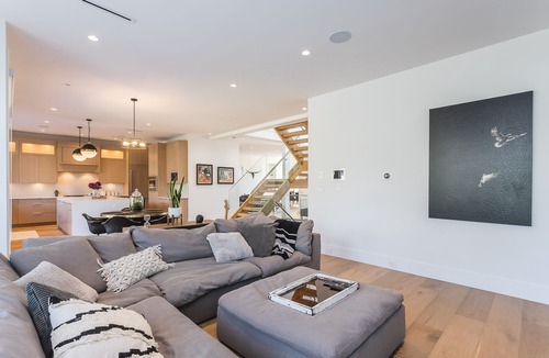 Coquitlam House | Stunning and Luxurious 3 Bedroom Mansion Beside Como Lake and Blue Mountain Park