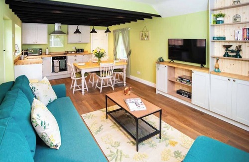 Stoke Bardolph Apartment | Stunning and Scenic Farmhouse | Perfect Setting