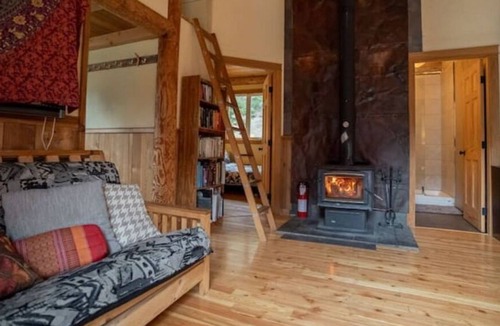 Seton Portage Cottage | Stunning Anderson Lake Retreat