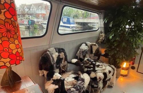 Bourne End Boat Rental | Stunning Classic Dutch Barge near Henley & Marlow