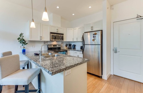 Westbank Condo | Stunning Lake View Condo